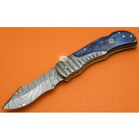 Benutzerdefinierte Handgemachte Damast Stahl Blau Pakkawood Back Lock Tasche Klappmesser Geschenk Für Ihn Dad Groomsmen Jahrestag Hochzeitsgeschenk von SanaCutlery