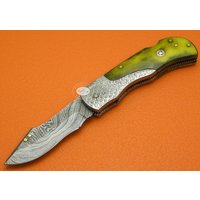 Benutzerdefinierte Handgemachte Damast Stahl Gefärbt Kamelknochen Back Lock Tasche Klappmesser Geschenk Für Ihn Dad Groomsmen Jahrestag von SanaCutlery