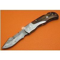 Benutzerdefinierte Handgemachte Damast Stahl Palisander Back Lock Tasche Klappmesser Geschenk Für Ihn Dad Groomsmen Jahrestag Hochzeitsgeschenk C3C-1 Benutzerdefinierte Handgemachte Damast Stahl Palisander Back Lock Tasche Klappmesser Geschenk Für Ihn Dad Groomsmen Jahrestag Hochzeitsgeschenk C3C-1 von SanaCutlery