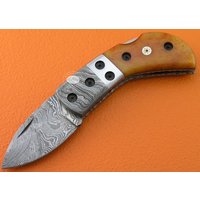 Super Sale 100% Handgefertigt Und Geschmiedet Sana Besteck Damast Stahl Halb Gefärbt Kamelknochen Griff Lock Back Pocket Klappmesser Fs1M-1 von SanaCutlery