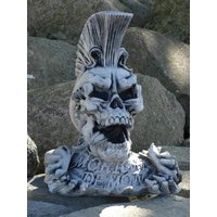 Totenkopf Skulptur, Mohikan Dämon, Schädel Figur, Beton Männerschädel, Mit Iroquois, Geschenke von SanderStatue