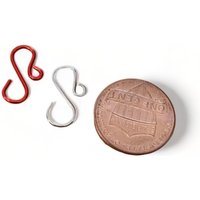 Handgemachte Mini Rot Und Silber Ornament Haken von SandersCraftsShop