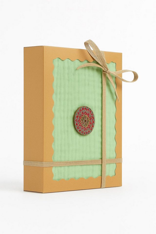 Plaid Musselin Plaid als Geschenk mit einer Kerze verschiedene Farben, Sandiik, Made in Stuttgart Plaid Musselin Plaid als Geschenk mit einer Kerze verschiedene Farben, Sandiik, Made in Stuttgart von Sandiik
