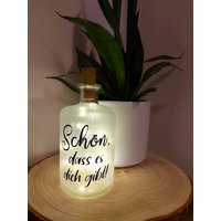 Flaschenlicht "Schön, Dass Es Dich Gibt" - Dekolicht Geschenkidee -Lichterkett Geschenk Leuchtflasche Bottlelight Flaschenlicht "Schön, Dass Es Dich Gibt" - Dekolicht Geschenkidee -Lichterkett Geschenk Leuchtflasche Bottlelight von SandraSBastelstube