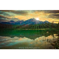 Jasper Lake Sunrise, Nationalpark Kanada Landschaftsdruck, Leinwand-Wandkunstdrucke, Wanddekoration Für Zuhause, Wohnzimmer, Schlafzimmer, Büro von SandyDobbsPhoto