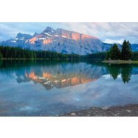 Naturfotoverkauf, Rocky Mountain Fotografie, Blue Sunrise Landschaftsdruck, Banff Kanada, Leinwand-Wandkunstdrucke, Two Jack Lake von SandyDobbsPhoto