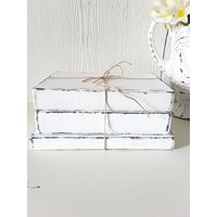 Bücherstapel Shabby Chic Vintage, Bücherbündel, Dekobücher Shabby Chic, Tischdekoration Bücherstapel Shabby Chic Vintage, Bücherbündel, Dekobücher Shabby Chic, Tischdekoration von SaniSanDesign
