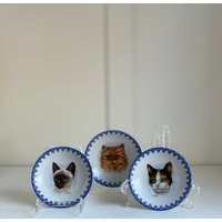 Miniatur Katzenteller Von Derick Bown, 3Er Set Kleine Porzellan von SantaBarbaraCeramics