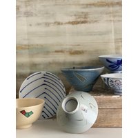 Vintage Porzellan Reisschüsseln Mix & Match Handgedrehte Designs, Verschiedene Größen Und Muster von SantaBarbaraCeramics