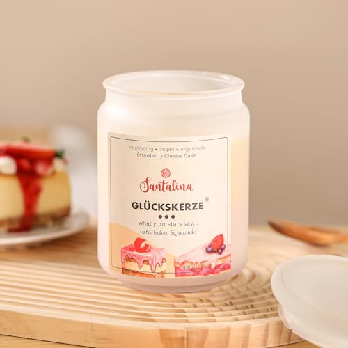 Strawberry & Cheesecake Duftkerze – Glückskerze mit zufälliger Botschaft | fruchtig-süß mit Dessertnote, ideal als Geschenk für Genießer | 450g Sojawachs im Glas, Brenndauer ca. 45 Std Strawberry & Cheesecake Duftkerze – Glückskerze mit zufälliger Botschaft | fruchtig-süß mit Dessertnote, ideal als Geschenk für Genießer | 450g Sojawachs im Glas, Brenndauer ca. 45 Std von Santalina