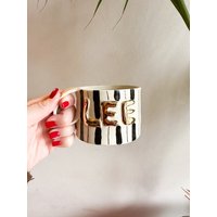 Custom Design Name Keramik Handgemachte Becher Handwerk Geschenkidee Kaffeetasse Geschenk Für Sie Einzigartige Personalisierte Geburtstag Jahrestag von SaphroniaHandmades