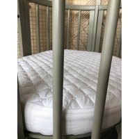 Passend Für Stokke Sleepi Mini V2 Oder V3 Gesteppter Matratzenschoner Und Zwei Spannbettlaken von SarahAnneLittleLion