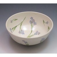 Handgegossene Porzellanschale Mit Vergissmeinnicht Blumenmuster Handgegossene Porzellanschale Mit Vergissmeinnicht Blumenmuster von SarahBak