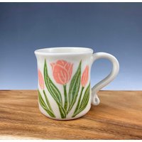 Porzellan-Keramik-Becher, Handbemalt Im Tulpenmuster von SarahBak