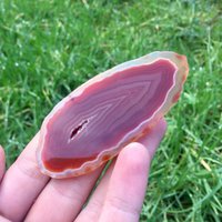 Braune Achatscheibe , Geschnittenes Mineral Kristall Edelstein Dye Agate Achat Weihnachtsgeschenk Stein N6263 von SarahCornerM