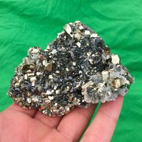 Lüster Pyrit Mit Sphalerit Und Quarz Aus Borieva Mine , Madan Bulgarien Mineral Kristall Naturkristall Edelstein N7074 von SarahCornerM