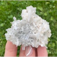 Wunderschöner Bergkristall Mit Calcit Aus Borieva Mine, Madan, Bulgarien, N7478 von SarahCornerM