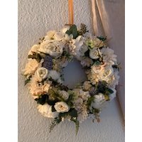 Türkranz Mit Zweigen, Seidenblumen in Weiß Und Beige. Naturkranz, Kunstblumen, 40 cm Durchmesser Türkranz Mit Zweigen, Seidenblumen in Weiß Und Beige. Naturkranz, Kunstblumen, 40 cm Durchmesser von SarahFlowerheaven