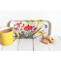Wildblumen Serviertablett von SarahLeaskStudio
