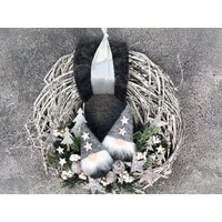 Advent Türkranz Türdeko Türschmuck Weihnachten Weidenkranz Wichtel Stern Grau Weiß von SarahsFlowerStudio