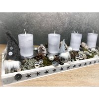 Adventskranz Adventskalender Wichtel Modern Länglich Tablett in Zwei Größen L Und Xl von SarahsFlowerStudio