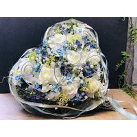 Grabgesteck Grabschmuck Herz Grabdekoration Grabdeko Modern Vergissmeinnicht Draht Perlen Rose Schleierkraut von SarahsFlowerStudio