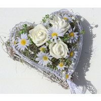 Grabgesteck Grabschmuck Rosen Margaritte Schleierkraut Herz Weiß Rebe Grabdeko Grabdekoration von SarahsFlowerStudio