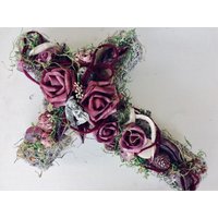 Grabschmuck Grabgesteck Gesteck Grab Allerheiligen Reebkreuz Kreuz Rose Grave Arrangument Grave Flowers Longlasting Grabdeko Grabdekoration von SarahsFlowerStudio