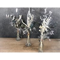 Tischdeko 3Er Set Blumen Tischgesteck Strauß Gläser Flasche Gräser Trockenblumen Trockenmaterial Natur Natürlich Dried Bouquet Flowers von SarahsFlowerStudio