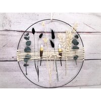 Türkranz Kranz Ring Eukalyptus Ruskus Gras Perlhuhn Feder Wandkranz Trockenblumen Natur Natürlich Hoop Fensterdeko Türkranz Kranz Ring Eukalyptus Ruskus Gras Perlhuhn Feder Wandkranz Trockenblumen Natur Natürlich Hoop Fensterdeko von SarahsFlowerStudio