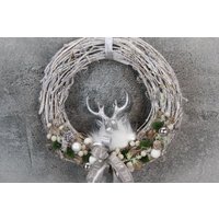 Türkranz Türdeko Türschmuck Weihnachten Weidenkranz Hirsch Zapfen Apfel Tanne Band Modern Türkranz Türdeko Türschmuck Weihnachten Weidenkranz Hirsch Zapfen Apfel Tanne Band Modern von SarahsFlowerStudio
