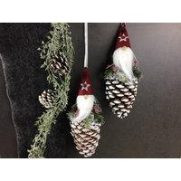 Wichtel 2Er Set Advent Fenster Fensterschmuck Fensterdeko Deko Weihnachten Zapfen Wachszapfen Wichtel 2Er Set Advent Fenster Fensterschmuck Fensterdeko Deko Weihnachten Zapfen Wachszapfen von SarahsFlowerStudio