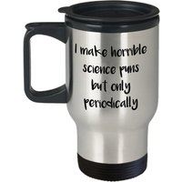 Ich Mache Schreckliche Wissenschaft Wortspiele, Aber Nur in Regelmäßigen Abständen Reisebecher - Lustiger Isolierter Becher von SarcasticCoffeeMugs