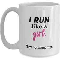 Limitierter Sale Ich Laufe Wie Ein Mädchen Versuche Mitzuhalten Becher - Lustiger Tee Heiße Kakao Kaffeetasse von SarcasticCoffeeMugs
