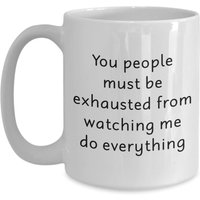Sie Leute Müssen Davon Erschöpft Sein, Mich Zu Sehen, Alles Tun Becher - Lustiger Tee Heißer Kakao Kaffeetasse von SarcasticCoffeeMugs