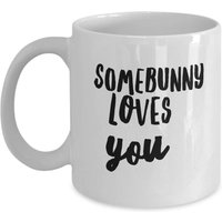 Somebunny Loves You Kaffeetasse - Bunny Ears Cup Weihnachten Geburtstag Gag Geschenke von SarcasticCoffeeMugs