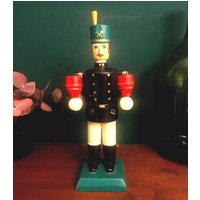 Erzgebirge Bergmann Kerzenleuchter # Vintage Volkskunst, Ddr, Kerzenständer Weihnachtsdekoration Ca. 28 cm Holzfigur 60Er Lederschürze Erzgebirge Bergmann Kerzenleuchter # Vintage Volkskunst, Ddr, Kerzenständer Weihnachtsdekoration Ca. 28 cm Holzfigur 60Er Lederschürze von SarosVintage