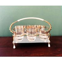 Vintage 8 Schnapsgläser 50Er Jahre, Shot-Gläser, Goldrand Seltene Ausführung Im Weißen Metallständer, Rarität, Rockabilly, Midcentury Vintage 8 Schnapsgläser 50Er Jahre, Shot-Gläser, Goldrand Seltene Ausführung Im Weißen Metallständer, Rarität, Rockabilly, Midcentury von SarosVintage
