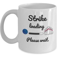 Bowling Kaffeebecher - Strike Loading Please Wait Geschenk Bowler Tasse Lustige Geschenke Für Papa Hobby Sport Anstecknadel von Sarothdesigns