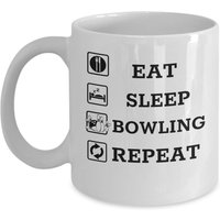 Bowling Tasse - Eat Sleep Bowling Repeat Geschenke Für Männer Geburtstagsgeschenk Bowler Vatertag Geschenk Mama von Sarothdesigns