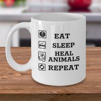 Eat Sleep Heal Animals Repeat - Tierarzt Tasse Technik Tierärzte Geschenk Tierliebhaber von Sarothdesigns