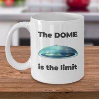 Flache Erde Kaffeebecher - Der Dom Ist Die Grenze Perfekte Flache Erd Verschwörung Theorie Buff Geschenk von Sarothdesigns