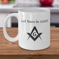 Freimaurer-Becher - Freimaurer Motto Lassen Sie Es Licht Sein Geschenke Lodge Meister Maurer Symbol Prinz Halle Freimaurer-Becher - Freimaurer Motto Lassen Sie Es Licht Sein Geschenke Lodge Meister Maurer Symbol Prinz Halle von Sarothdesigns