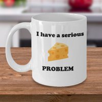 Große Käse Kaffeetasse - Ich Habe Ein Ernstes Problem Lustiger Gag Scherz Essen Liebhaber Foodie Geschenk von Sarothdesigns