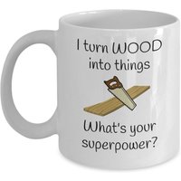 I Turn Wood Into Things What Es Your Superpower - Lustige Schreiner Tasse Holzarbeiter Geschenk Holzwerker Holzturnen Handarbeitsgeschenk Tischler von Sarothdesigns