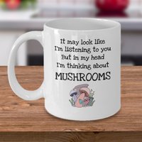 Ich Denke Über Pilze Nach - Lustiger Pilzbecher Mykologen Pilzsuche Pilzsammeln Pilzdeko von Sarothdesigns