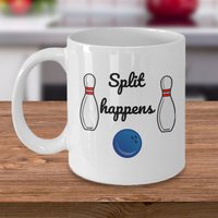 Split Happens - Lustige Geschenke Für Bowler Bowling Tasse Geschenk Ihn Opa Mama von Sarothdesigns