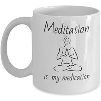 Yoga-Becher - Meditation Ist Meine Medikation Yoga-Geschenk Spiritualität Spirituelle Praktiken Neues Alter Geschenk Yoga-Liebhaber Yoga-Lehrer von Sarothdesigns