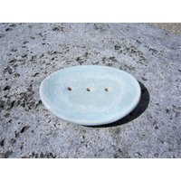 Handgetöpferte Eisblaue Seifenschale 12x9 cm von SaskiaTolksdorff