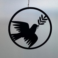 Hängedeko Taube Im Ring Aus Kraftpapier Ø 18cm | Fensterdeko Hängend Fensterhänger Wanddeko Wandhänger von SassiMoeKreationen